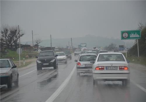 بارش برف و باران در جاده‌های 12 استان/انسداد 6 محور و ترافیک پرحجم در 5 جاده