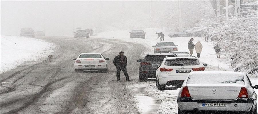 برف و باران در راه‌های ۱۰ استان کشور/ تردد روان در جاده‌ها و انسداد ۱۲ محور