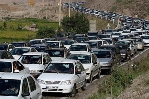 ترافیک نیمه سنگین ۳ محور مواصلاتی در اطراف تهران/ برف و باران در جاده‌های ۴ استان