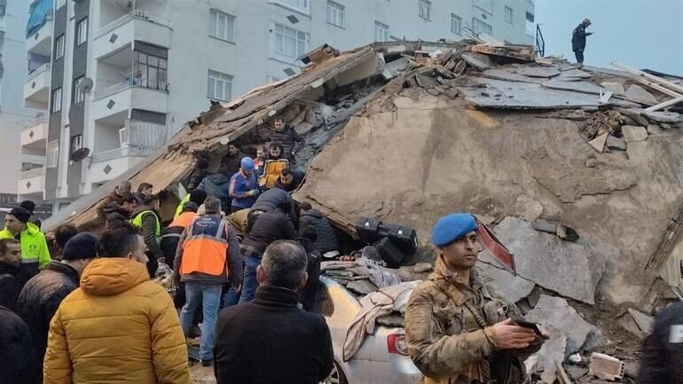 شمار قربانیان زلزله در ترکیه به ۳۴۱۹ نفر رسید