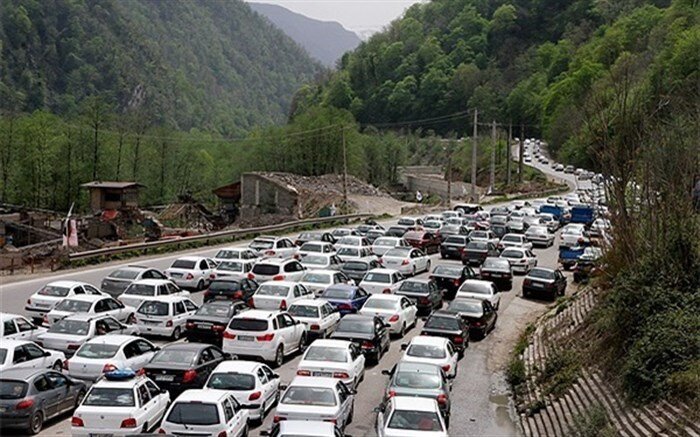 ترافیک نیمه سنگین محور چالوس و آزادراه تهران ـ شمال/بارش باران در برخی جاده‌ها