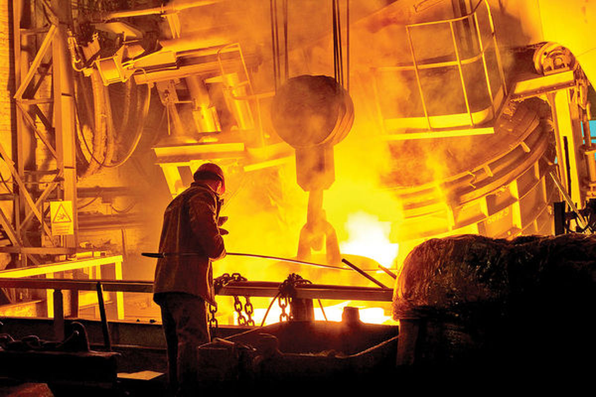 تعطیلی یک واحد صنعتی فولاد به علت آلایندگی بالا در شهرستان اردکان