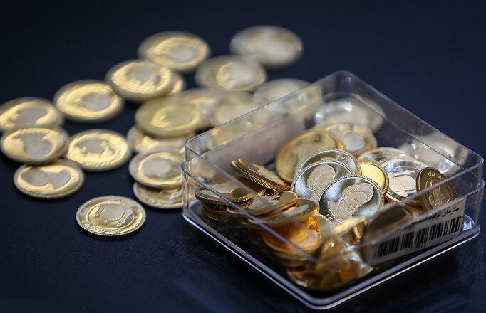 ناامیدی طلافروشان از ضرب سکه بدون تاریخ/ سرگردانی فروشندگان سکه در میان نرخ های متفاوت سکه فروشان